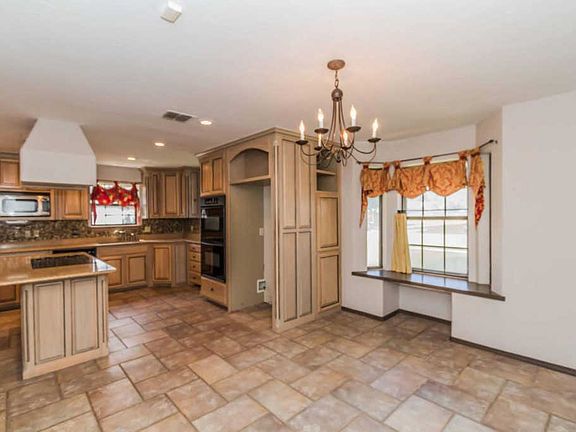 5th image of 4023 Pinehurst Dr