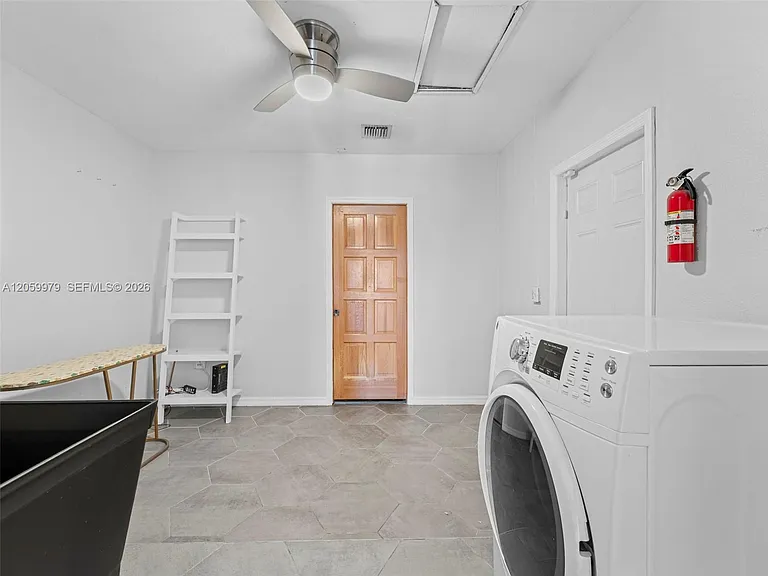 2021 N 52nd Ave — Photo 16
