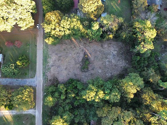 4th image of 21194 Sylvan Ln