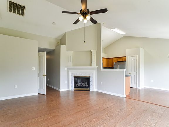 5th image of 10013 Green Hedge Ave