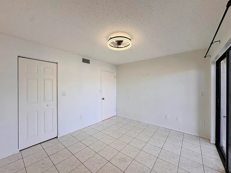 809 NE 199th St #105-7 — Photo 13