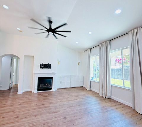 4th image of 2838 Scott Ave