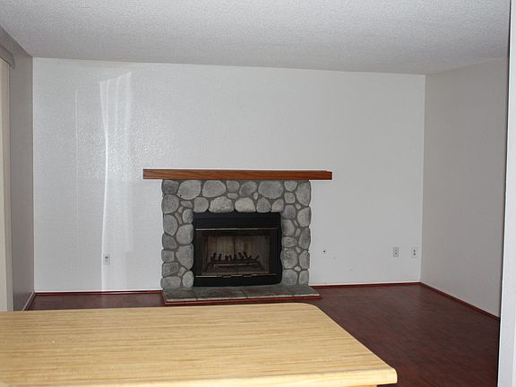 4th image of 910 Yorkshire Ln