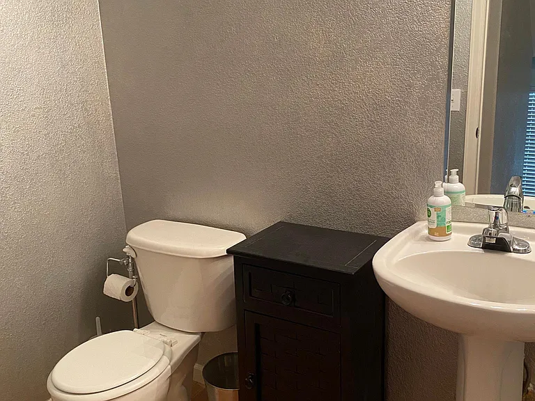 Main floor 1/2 bath