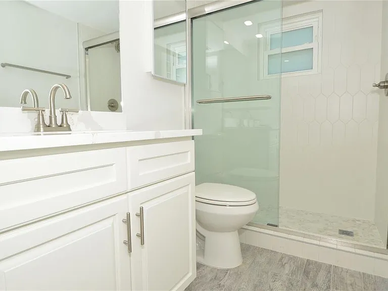 4700 Cove Cir #107 — Photo 36