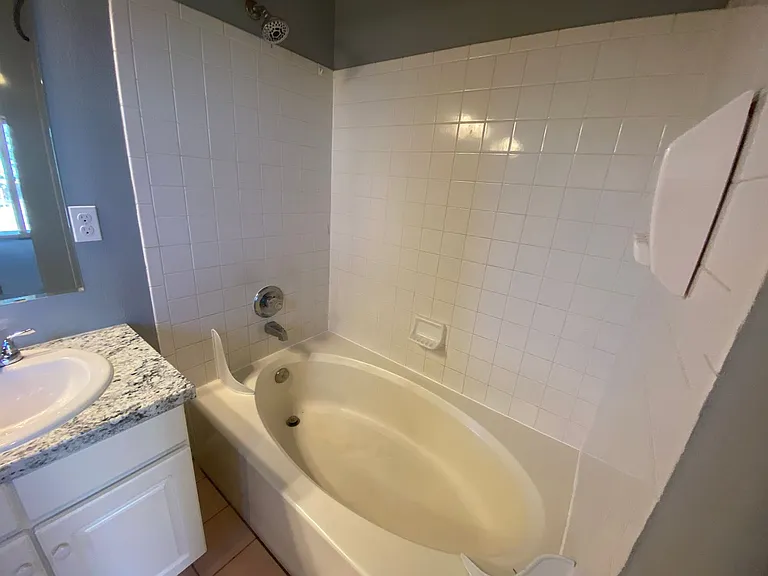 8665 Cloverleaf Cir — Photo 24
