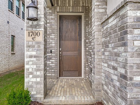 4th image of 1700 Bonsmara Dr