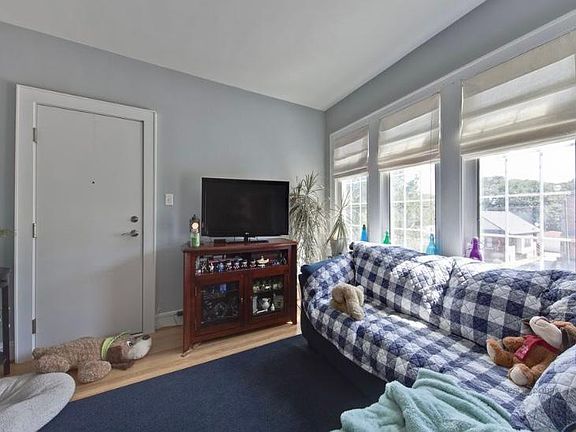 2nd image of 5878 N Harlem Ave #2