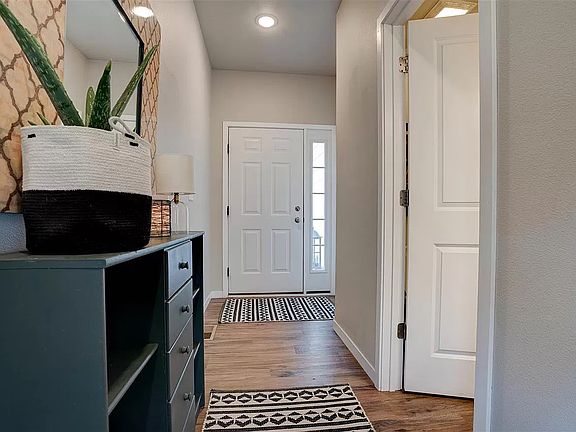 3rd image of 1235 Mary Ln