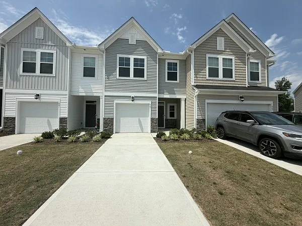 445 Venetian Dr