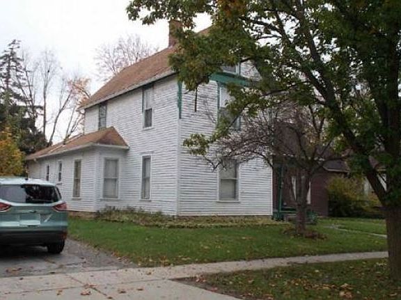 3rd image of 633 E Lincoln St