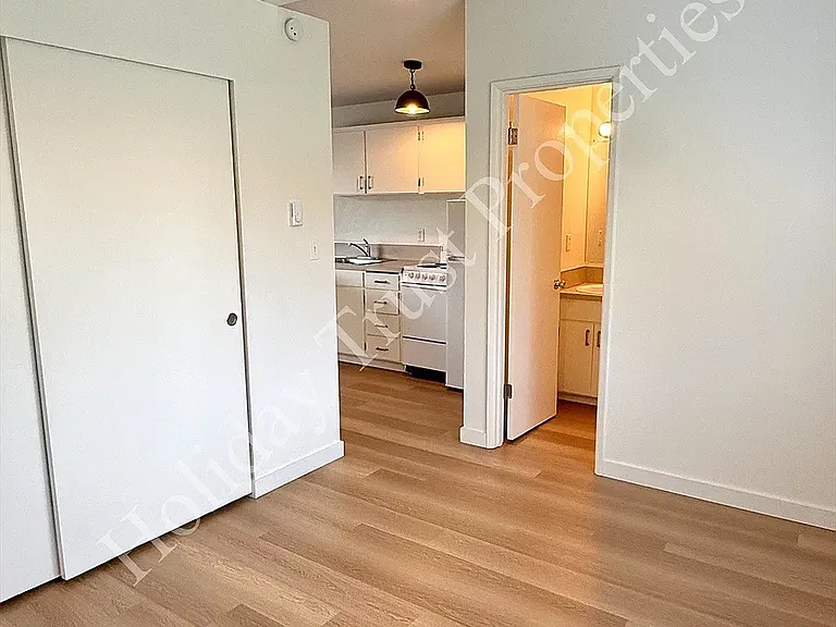 422 East Bay — Photo 7