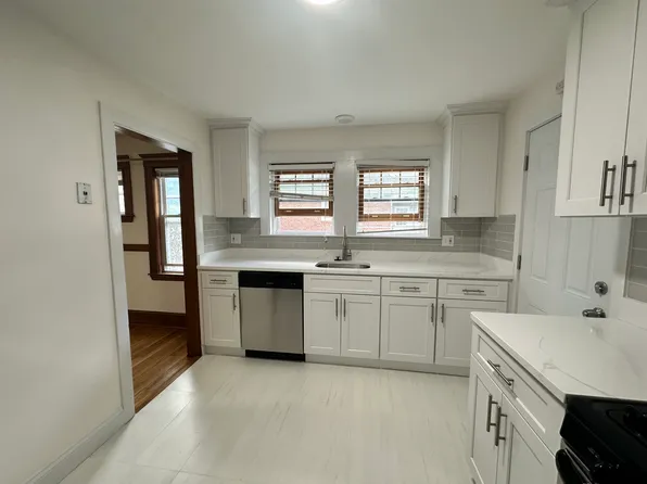 83 Quincy Shore Dr #1, Quincy, MA 02171