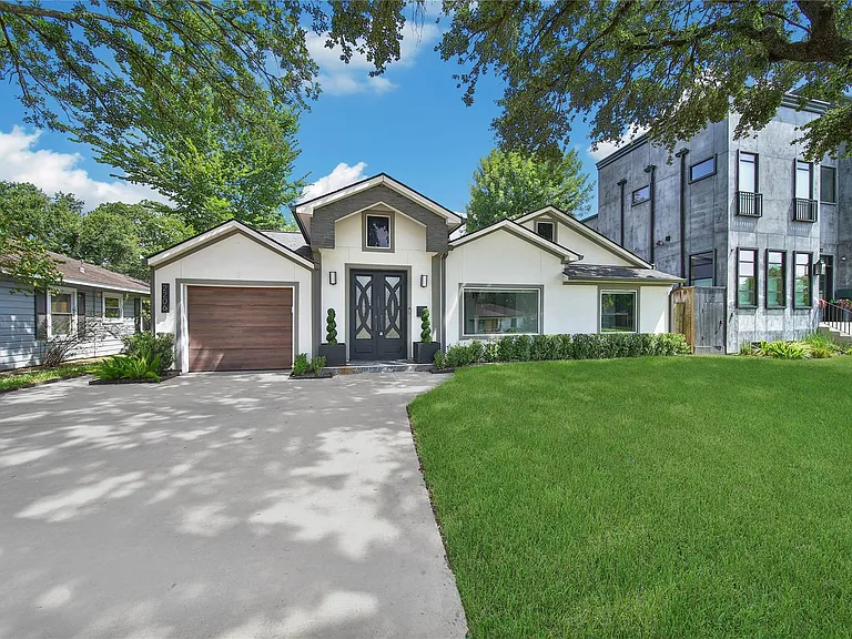 2206 Saxon Dr — Photo 1