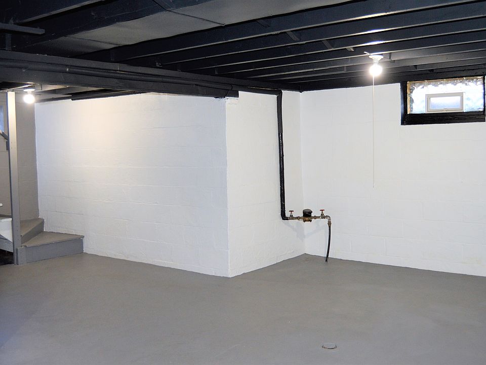2nd image of 940 Tecumseh Ave
