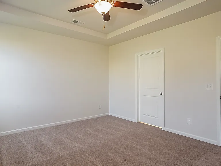 732 Courtland Dr — Photo 7