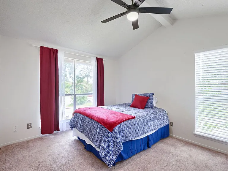 4814 Misty Slope Ln — Photo 24