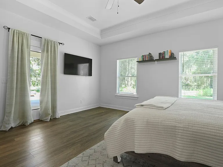 1003 Dolphin Ct NE — Photo 34