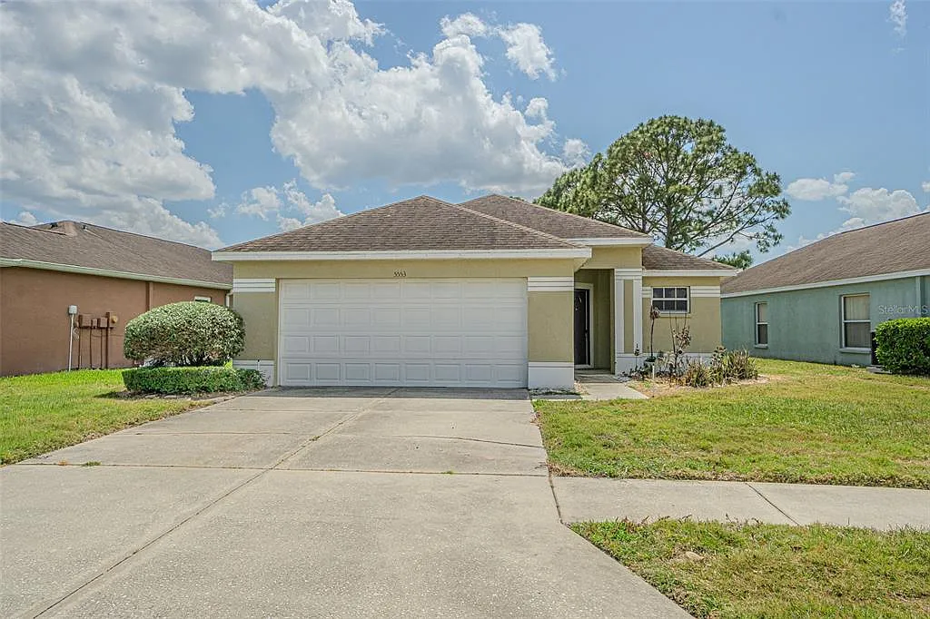 3 bed, 2.0 bath, 1611 sqft, $2,400 — Photo 2
