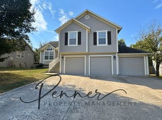 2207 Cherokee Dr, Greenwood, MO 64034