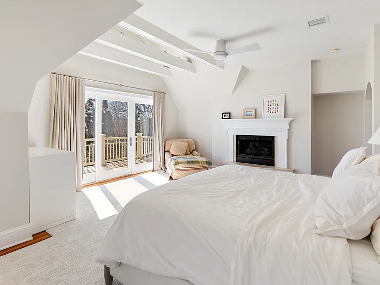 28 Washington Dr — Photo 16