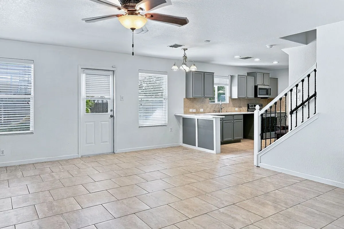 3 bed, 2.5 bath, 1535 sqft, $1,750 — Photo 3