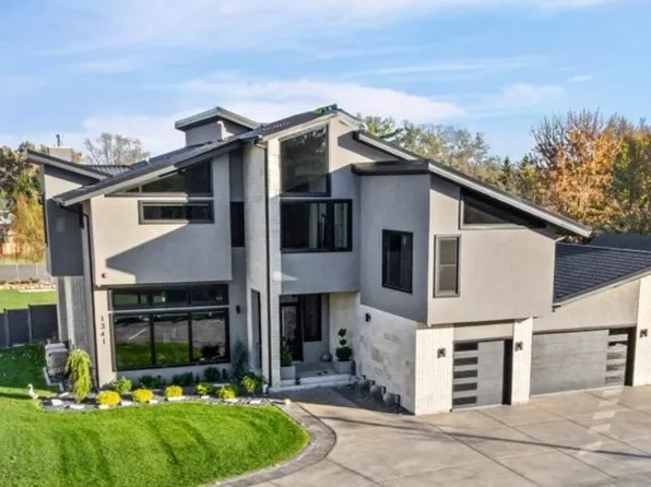 1341 Pfingsten Rd, Northbrook, IL 60062