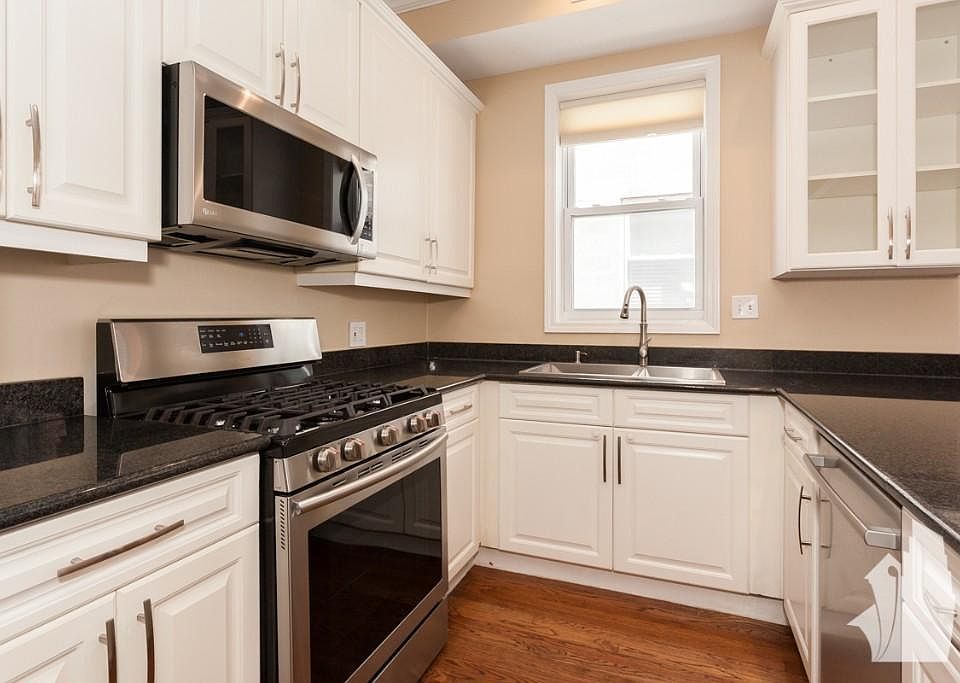 1st image of 1326 W Belmont Ave