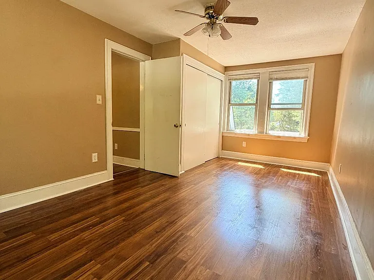 23 Carlton Ave — Photo 10
