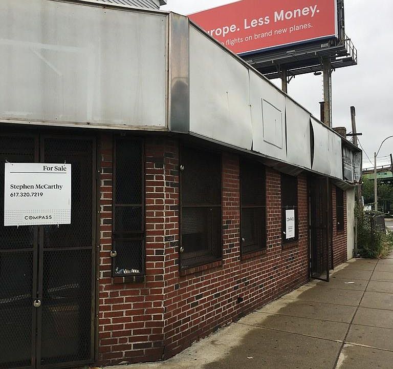2nd image of 135 Chelsea St