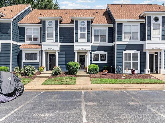 5th image of 17569 Tuscany Ln