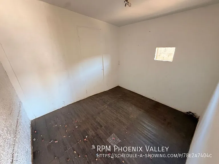 2524 W Jefferson St — Photo 16