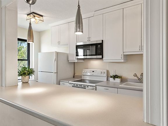 3rd image of 145 Englewood Ave APT 36