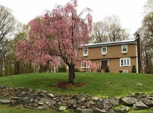 6 Castaway Dr, Danbury, CT 06811