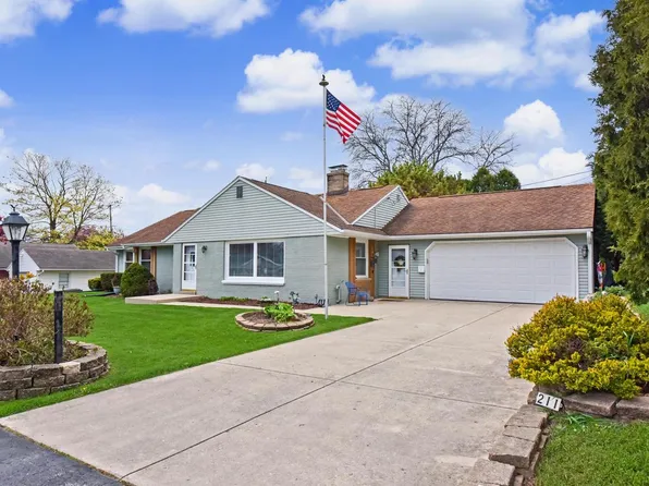 211 E Alta Loma CIRCLE, Thiensville, WI 53092