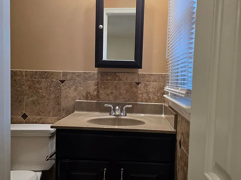 409 Rosewood Ln — Photo 27
