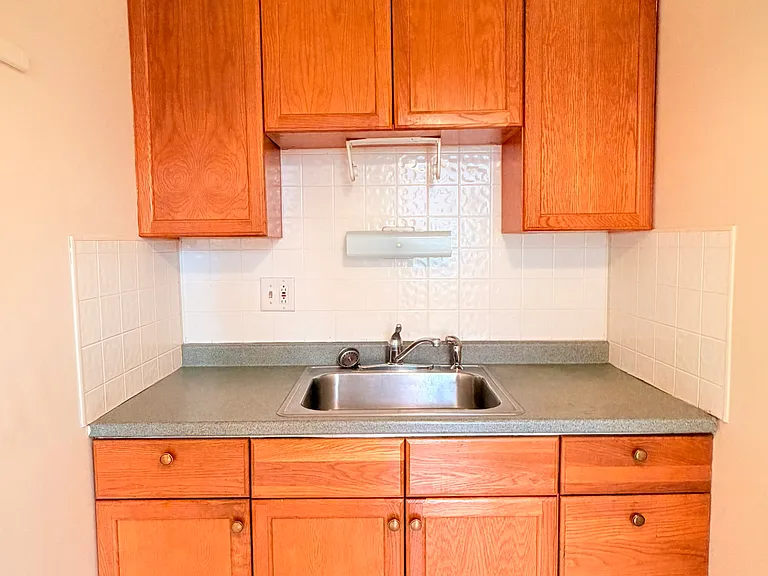 111 College St #4C — Photo 25