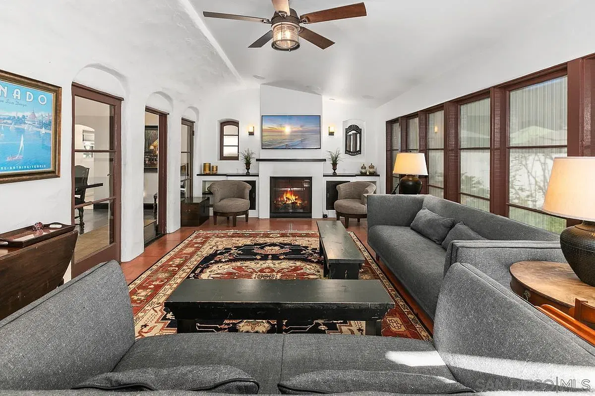 4 bed, 3.5 bath, 3680 sqft, $12,000 — Photo 2