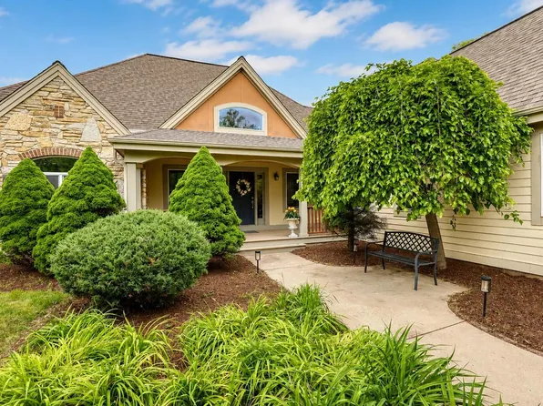 13345 N Windsor COURT, Mequon, WI 53097