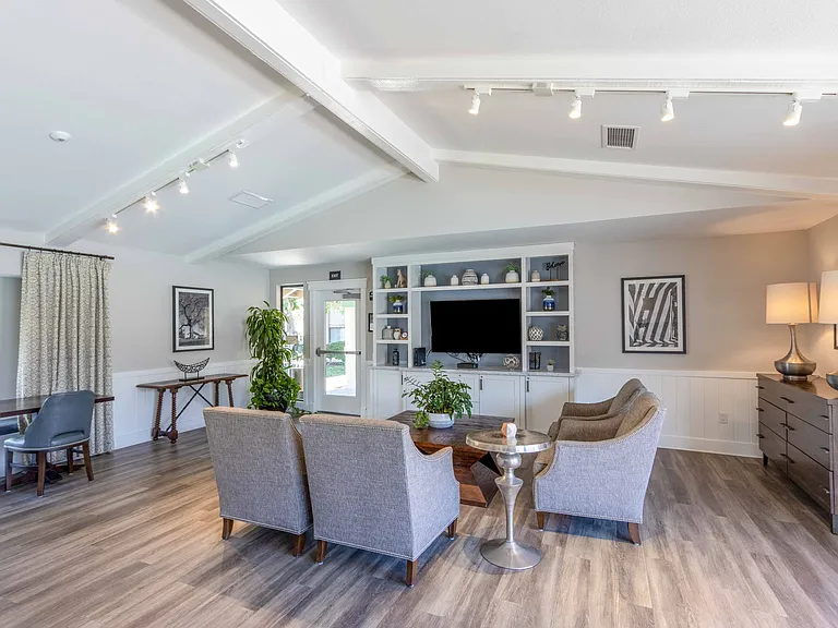 Knollwood Meadows Apartments — Photo 15