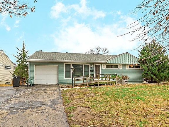 2nd image of 451 Park Dr