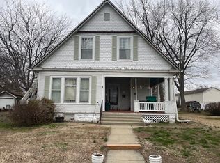 1231 Clinton St, Carlyle, IL