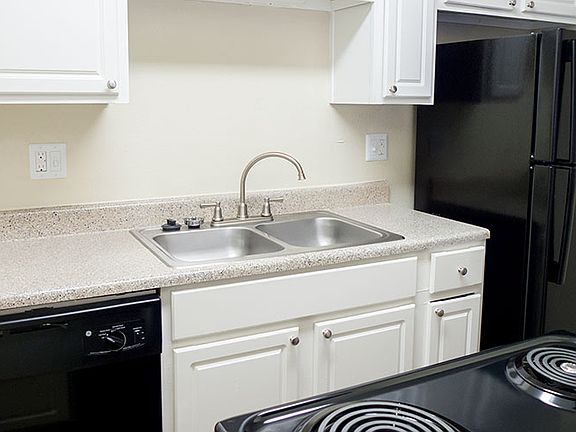 5th image of 2200 Brown St APT 1609