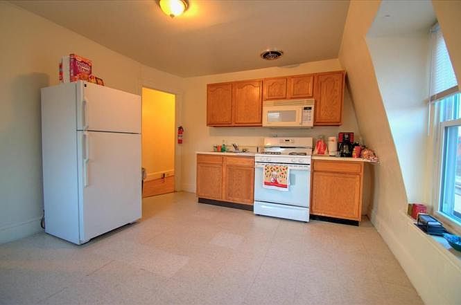 Kitchen, new oak laminate flooring installed since this photo was taken