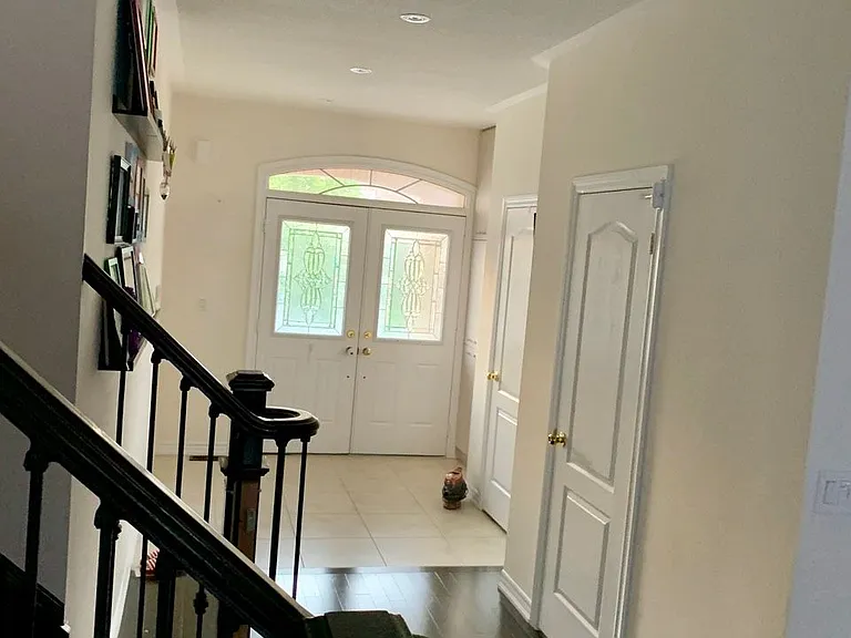 158 Minto Cres — Photo 2