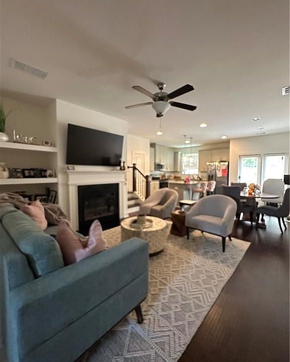 1st image of 1821 Edgehill Dr