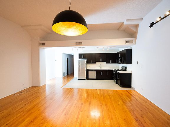 5th image of 1021 S State St APT 207