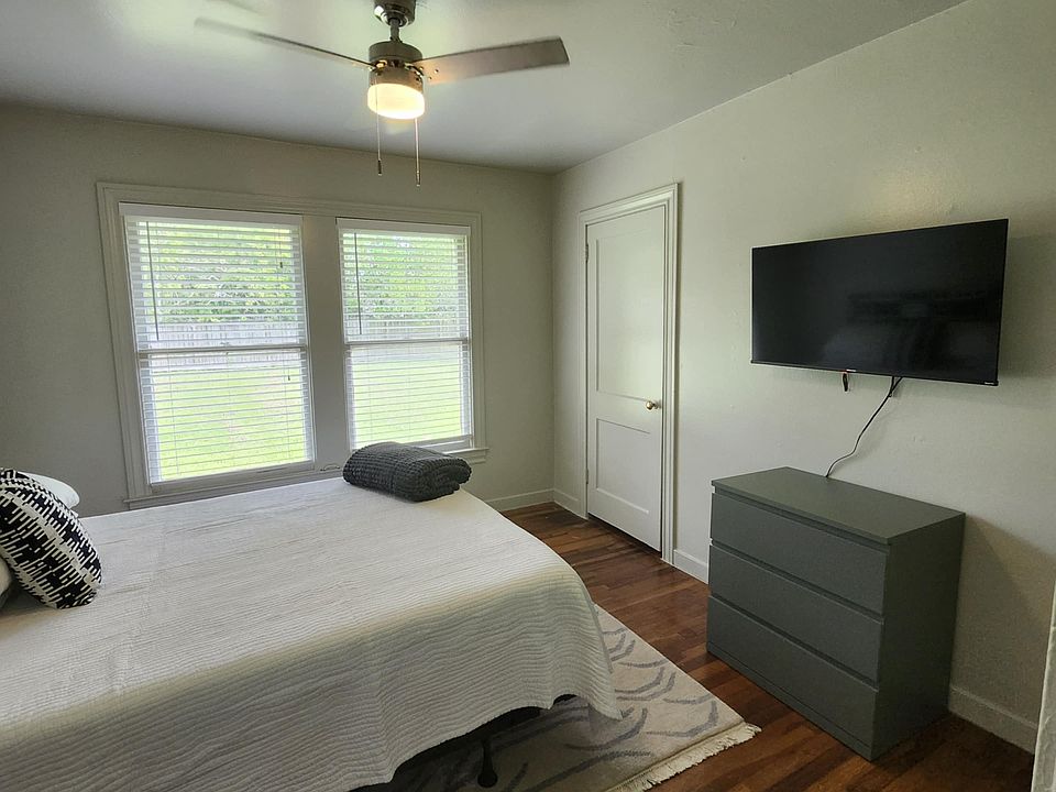 2nd image of 804 Winding Way