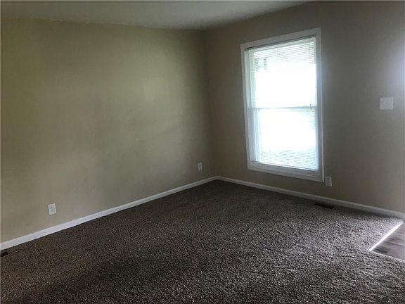 4th image of 2608 Manlove Ave