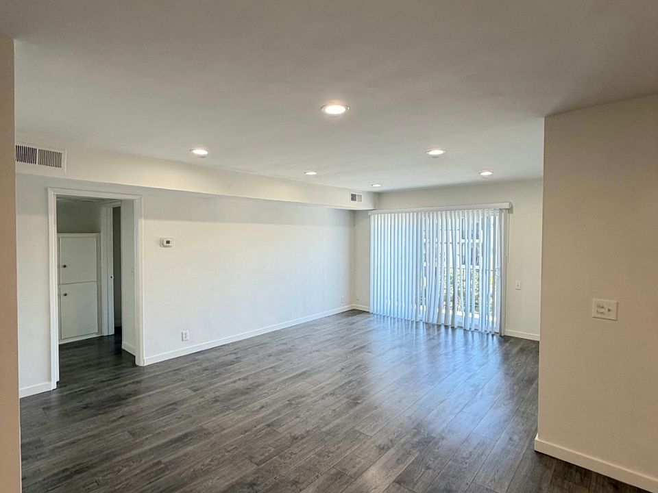 1st image of 144 S Doheny Dr #2603